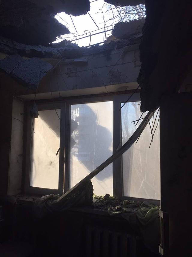 Последствия сегодняшнего обстрела боевиками жилых кварталов Авдеевки 03