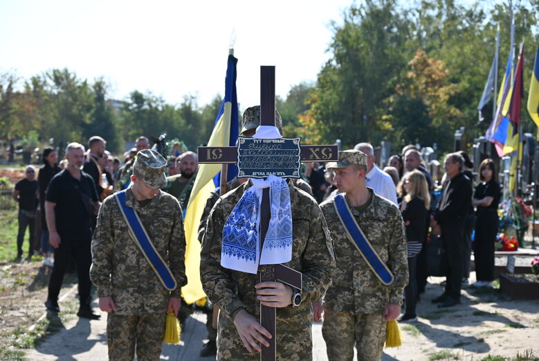 Із загиблим воїном штурмової роти 59-ї бригади Володимиром Іщенком попрощалися у Києві 06