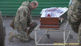 Побратими попрощалися із загиблим українським воїном Миколою Сорочуком у Маріуполі. ФОТОрепортаж