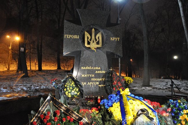 Националисты прошли факельным шествием по центру Киева в честь столетия боя под Крутами 10
