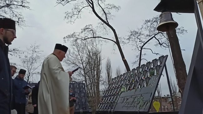 На аллее Героев Небесной Сотни установили Колокол Достоинства 08