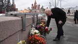 "Правосуддя має восторжествувати": голова МЗС Великої Британії Джонсон поклав квіти на місці вбивства Нємцова. ФОТО