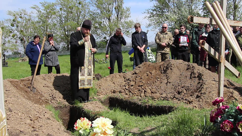 Soldiers of 91st separate regiment of operational support Andrii and Oleksandr Kozyrka, who died in battle with Russian occupiers, were buried in Sumy region 14