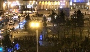 Monument to Petrovskyi pulled down in Dnipropetrovsk. PHOTOS+VIDEO