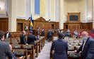 "Слуги народу" блокують трибуну Ради, щоб її не заблокували нардепи ОПЗЖ. ФОТО