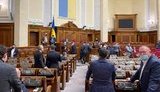 "Слуги народу" блокують трибуну Ради, щоб її не заблокували нардепи ОПЗЖ. ФОТО