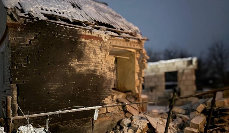 Оккупанты ударили КАБами по Бездрицкой громаде на Сумщине: ранен мужчина, повреждены дома. ФОТОРЕПОРТАЖ