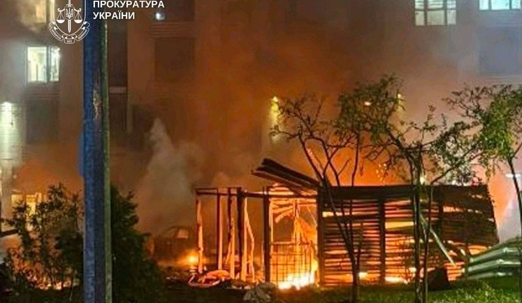 Российский БпЛА попал в жилой дом в Киеве: есть погибшие и пострадавшие. . (обновлено) ВИДЕО+ФОТОрепортаж