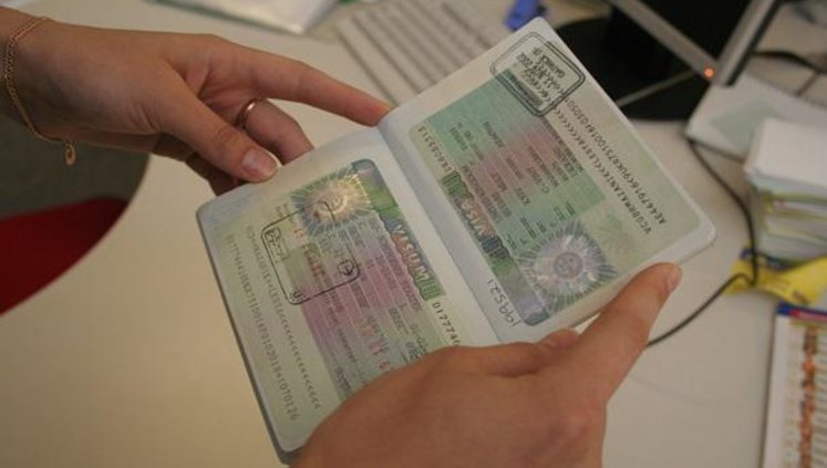Стоит ли вводить визовый режим с Россией?