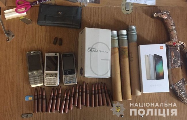 Пятеро поліцейських погрожуючи притягненням до відповідальності забирали гроші та цінні речі у пасажирів на вокзалі в Тернополі, - НПУ 01