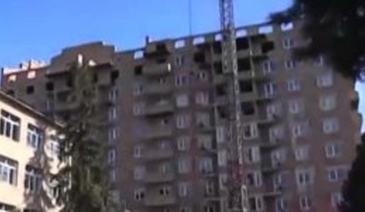 "По документам - здесь строят спортивный клуб, а на самом деле растет банальная многоэтажка", - Общество содействия обороне ведет бизнес с миллионными доходами. ВИДЕО