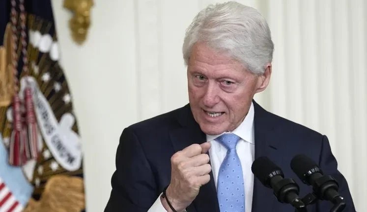 Експрезидент США Клінтон свідчив у Конгресі: він заперечив, що знав про злочини Епштейна