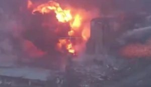 Оккупанты уничтожили жилой многоэтажный дом в Мирнограде авиабомбой ФАБ-3000М54. ВИДЕО