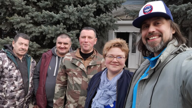 Волонтерка Паєвська (Тайра) та Бронюк передали газові плити та генератори на Херсонщину і Миколаївщину 17