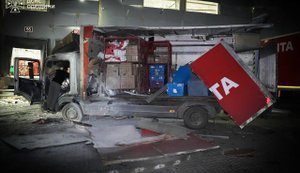 Окупанти вдарили реактивним БпЛА по відділенню "Нової пошти" на Одещині: двоє постраждалих. ВІДЕО+ФОТОрепортаж
