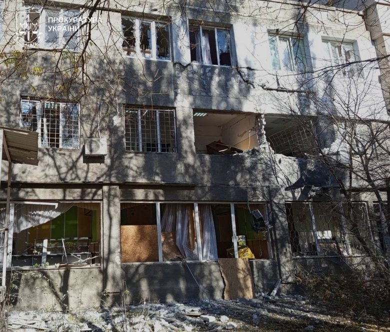 Russia strikes children's hospital in Kherson. Nine people injured