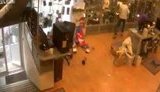 Момент взрыва бомбы в центре Осло в Норвегии. ВИДЕО.