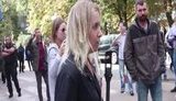 "Шльондра! Журнашлюха! Канал, який купив Медведчук", - журналістку NewsOne закидали яйцями і вдарили біля ГПУ. ВIДЕО