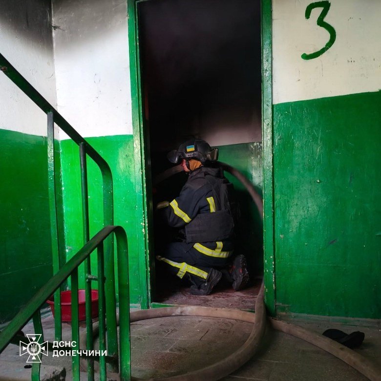 Російський дрон атакував багатоповерхівку в Дружківці