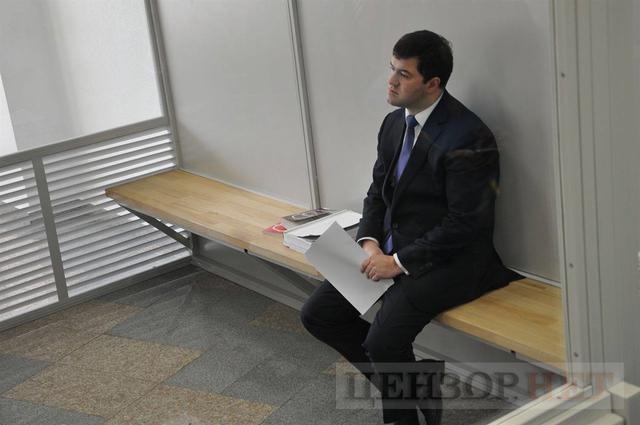 Вимагаємо реальної застави і #РомаЗдайПєтю, - активісти пікетують суд, який розглядає апеляцію на запобіжний захід Насірову 22