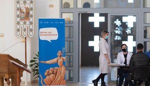 Ряд приходов согласились открыть пункты вакцинации в своих храмах, - Ляшко