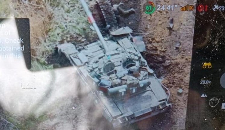 Corpses of Russian servicemen, broken tanks and occupant vehicles in Kharkiv region: Work of 93rd AFU Brigade. PHOTOS