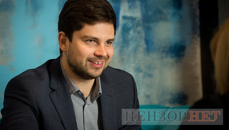 Не хотели пускать самолет в аэропорт: нардепы от "СН" подготовили заявление о возможном преступлении местными властями Тернопольщины