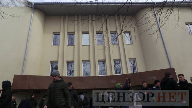 Nationalists block police raiding Kyiv-based ATEK plant 15