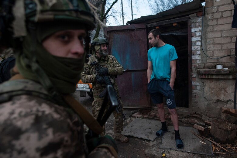 Российские снаряды и ракеты уничтожают Соледар в Донецкой области. Гражданские выживают без воды, света и газа 02 Российские снаряды и ракеты уничтожают Соледар в Донецкой области. Гражданские выживают без воды, света и газа 02