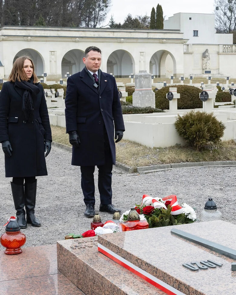 Поляк Славомір Менцен записав у Львові відео на фоні пам'ятника Степану Бандері