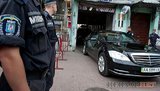 Чтобы не повторить судьбу Бойко, Азаров покинул Печерский суд через черный ход. ФОТОрепортаж