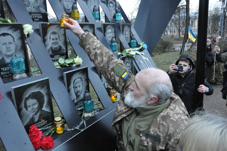 Пам’ятаємо!: у Києві вшанували подвиг Героїв Небесної Сотні 55