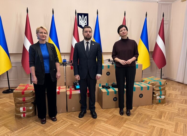 Україна отримала для ЗСУ сотню FPV-дронів від Латвії