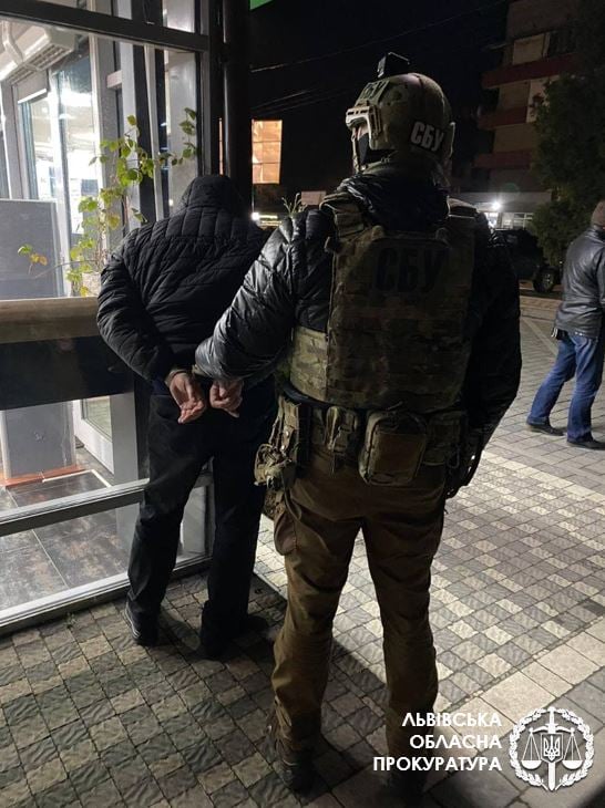 У бизнесмена на Закарпатье вымогали $100 тыс. долга: преступники задержаны 02