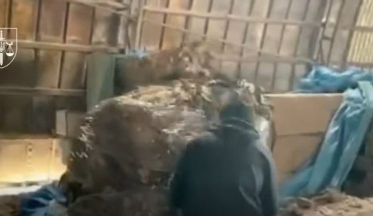 Разоблачены поставщики табака для подпольной фабрики в Полтавской области. ВИДЕО