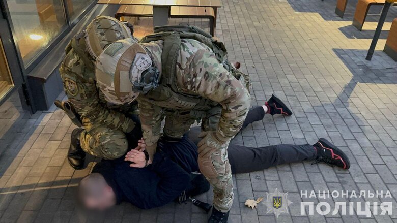 Нацполіція оголосила підозри фігурантам незаконного виїзду ухилянтів за кордон