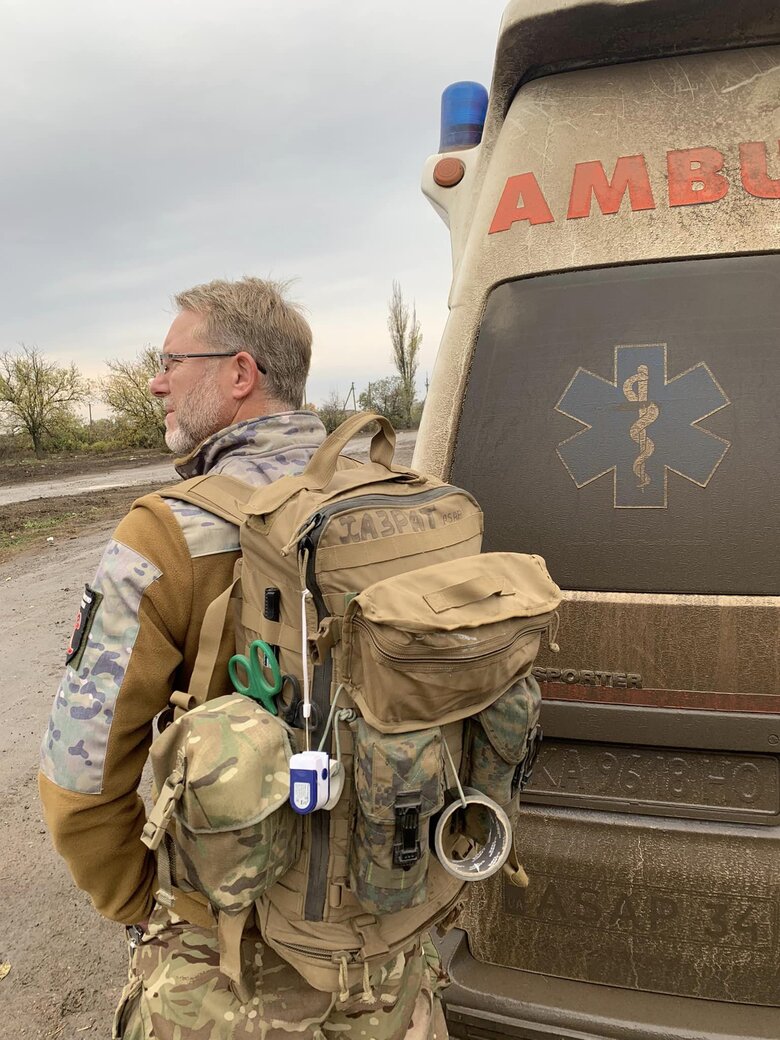 Водій-парамедик Саід Ісмагілов: Москалі мені пишуть, що вб’ють, що розстріляють. Я з цього просто сміюсь. Кажу: якщо ти такий хоробрий, приїжджай на передок, постріляємось… 02