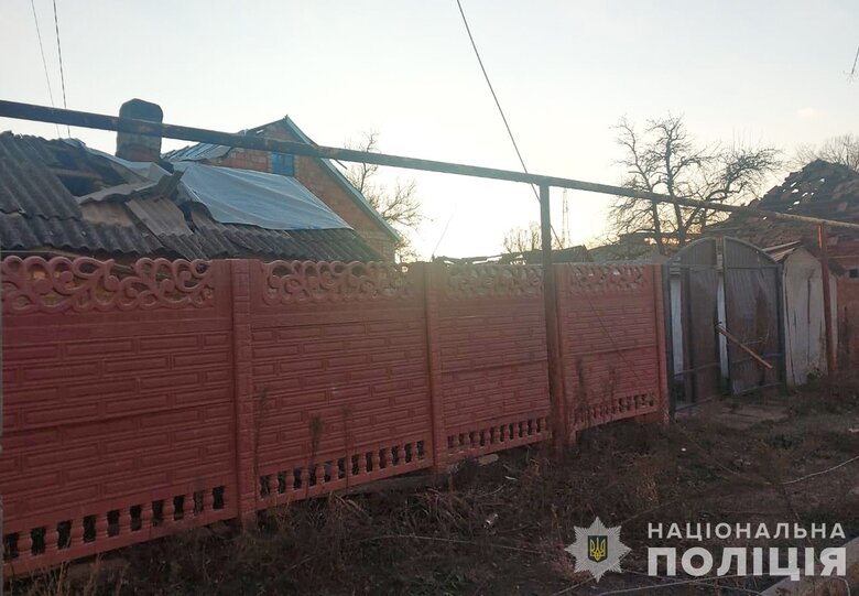 Последствия российских ударов по Запорожской области: повреждены дома и хозяйственные постройки 03