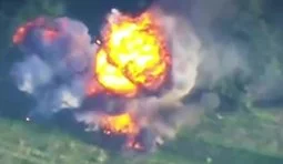 російська бмп вибухнула після атаки дрона