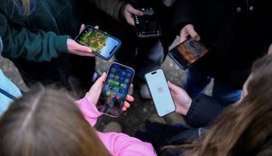 Польща готує заборону телефонів у початкових школах з 2026 року