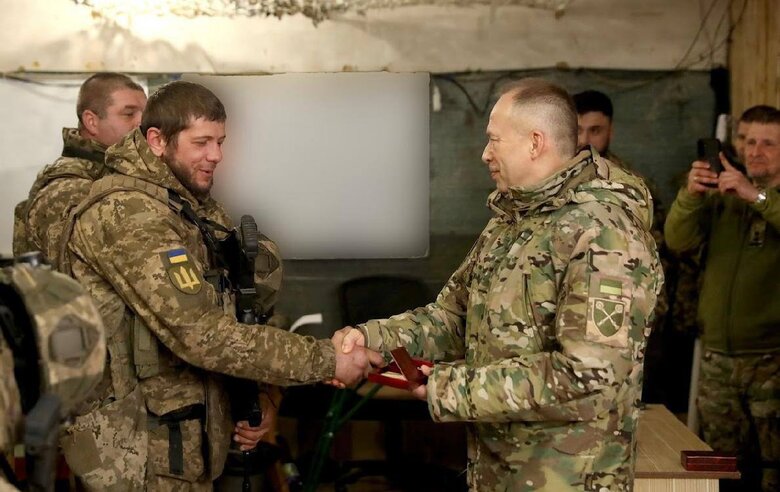 Сирський відвідав воїнів на Курському напрямку
