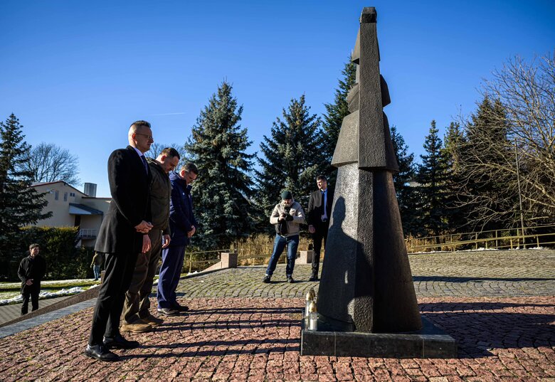 Сійярто на цвинтарі Ужгорода