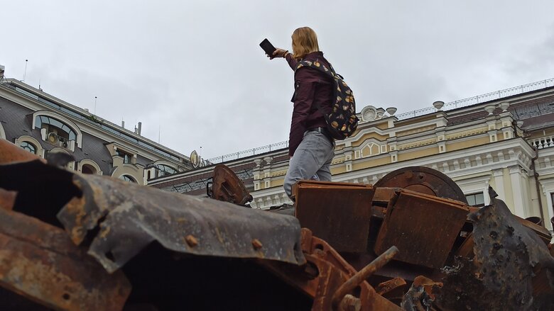 Танк, БМД та Тигр: В центрі Києва відкрилась виставка демілітаризованої техніки російських окупантів 51