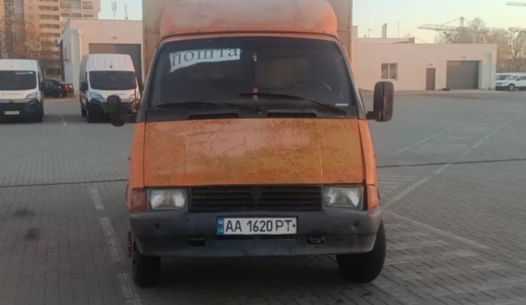 "Укрпошта" виставила на аукціон 716 старих авто для оновлення автопарку. Які машини пропонують?