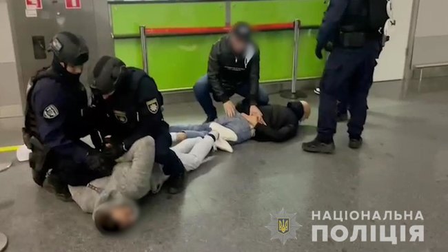Міграційна поліція затримала групу іноземців за позбавлення волі та розбійний напад на блогерку з Ірану 02