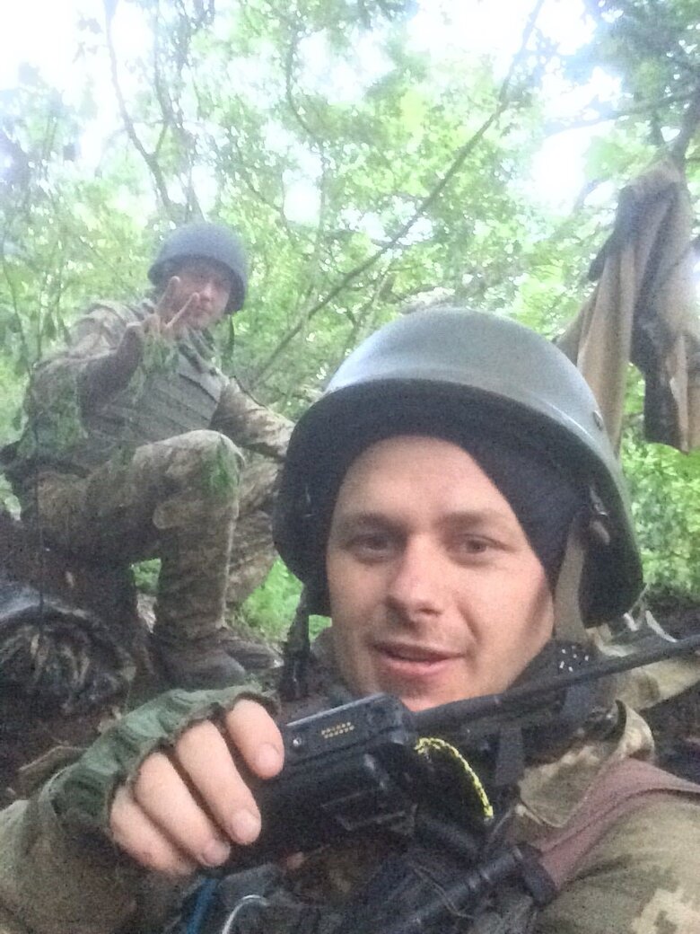 Бойовий медик Олександр Волков – про реалії війни: Знявши з ноги командира берці, побачив, що фаланги пальців повністю перебиті. Але він тримався достойно… 09 Бойовий медик Олександр Волков – про реалії війни: Знявши з ноги командира берці, побачив, що фаланги пальців повністю перебиті. Але він тримався достойно… 09