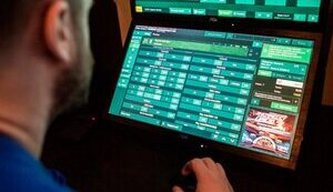 Госбюджет недополучил 24 млрд грн из-за вывода денег игорным бизнесом, - нардеп "Голоса" Железняк