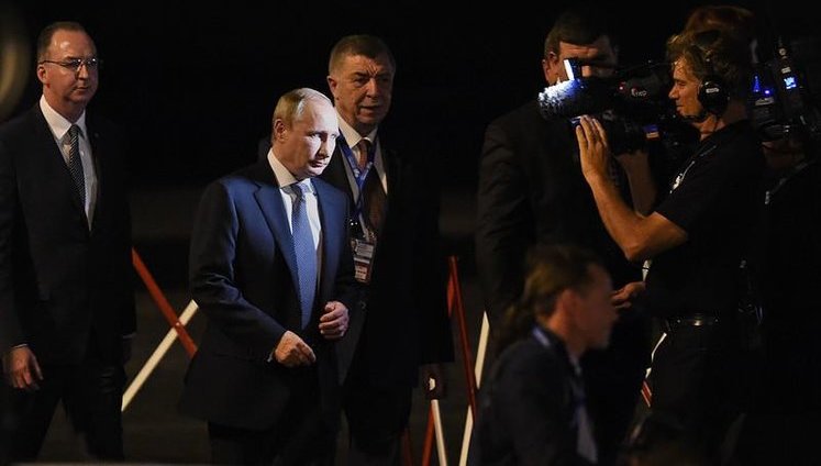 Руководство Австралии отказалось здороваться с Путиным на саммите G-20. Президента России встретил помощник министра. ФОТОрепортаж