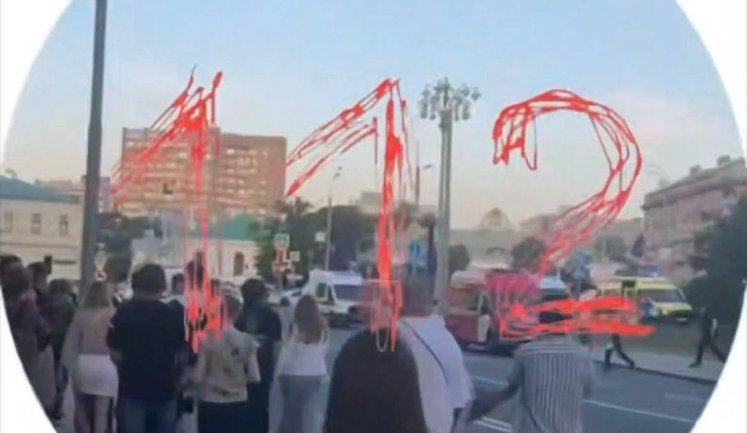 Powerful explosion has rocked restaurant in central Moscow, killing and injuring several people. Media reports say restaurant was celebrating birthday of general. VIDEO