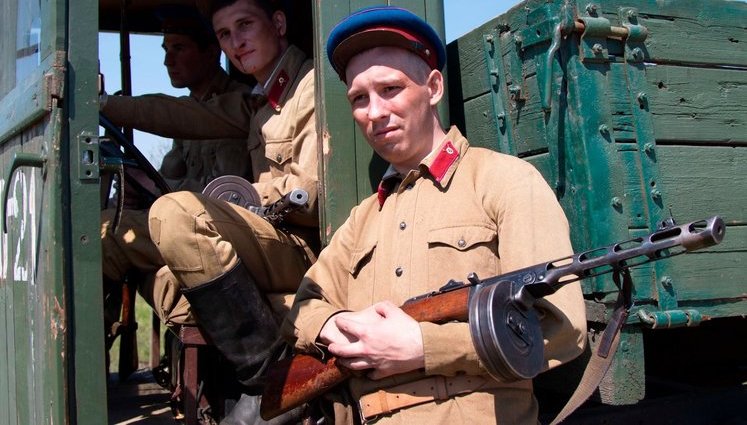 "Нащадки героїв": поліцейські в Росії зробили фотосесію у формі НКВС. ФОТОрепортаж